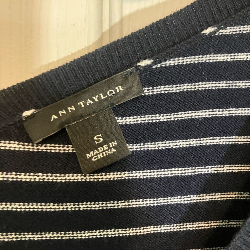 Ann Taylor striped sweater dress, V-neck, long sleeve, excellent condition, S - Picture 3 of 3